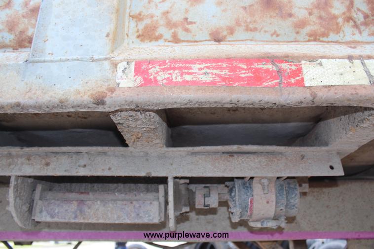 image for item H7879 1993 Hilbilt end dump trailer