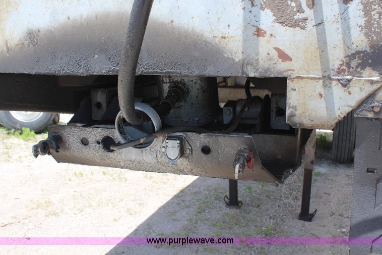 image for item H7879 1993 Hilbilt end dump trailer