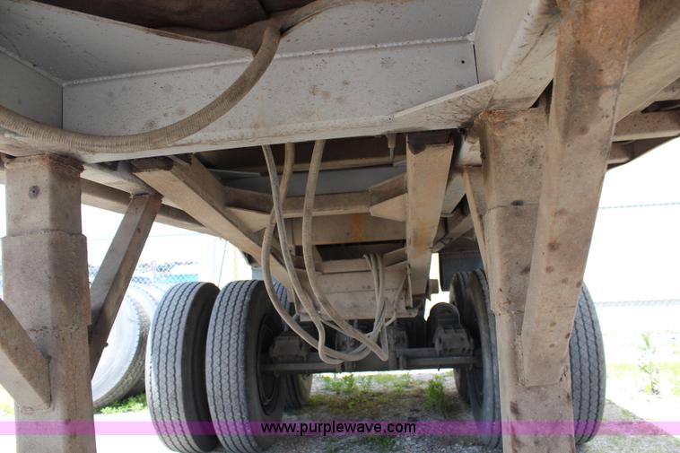 image for item H7879 1993 Hilbilt end dump trailer