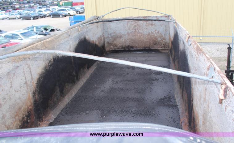 image for item H7879 1993 Hilbilt end dump trailer
