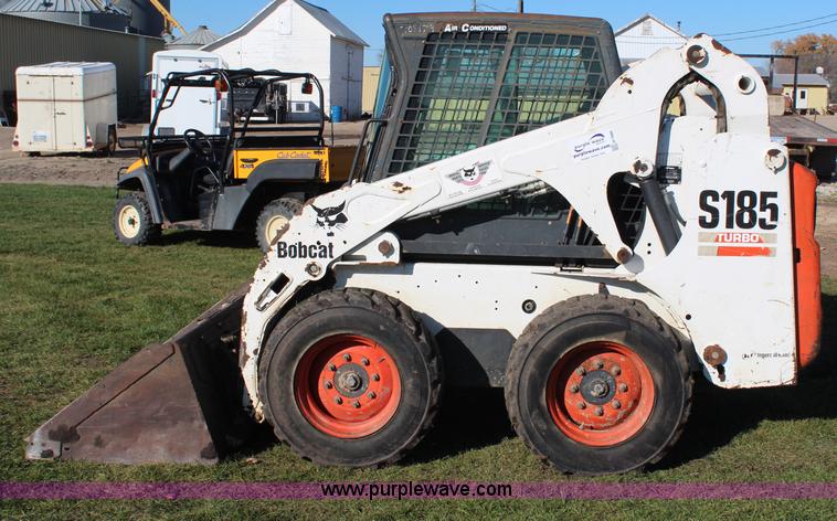 image for item H7886 2004 Bobcat S185 skid steer