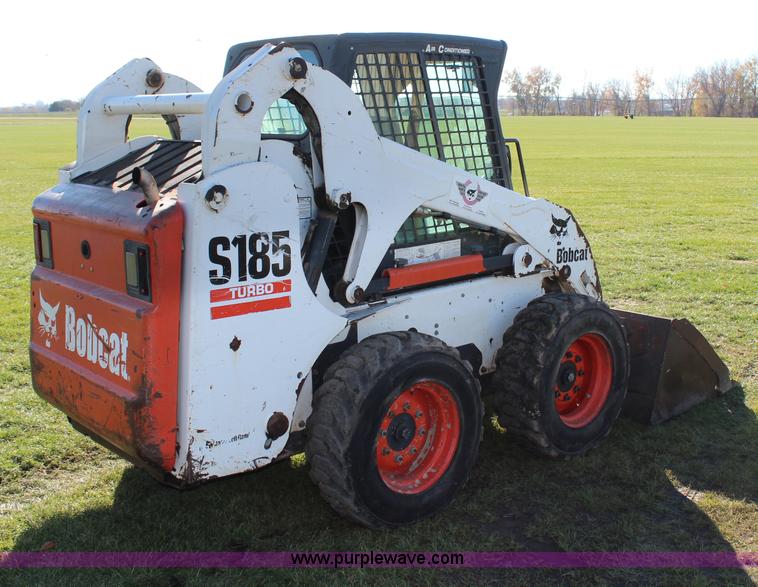 image for item H7886 2004 Bobcat S185 skid steer