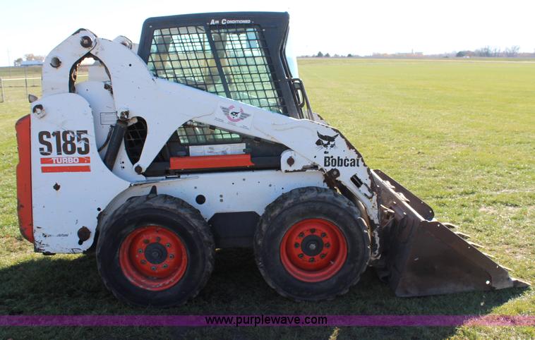 image for item H7886 2004 Bobcat S185 skid steer