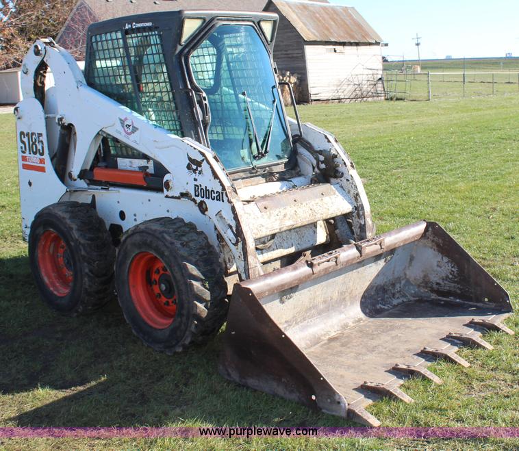 image for item H7886 2004 Bobcat S185 skid steer