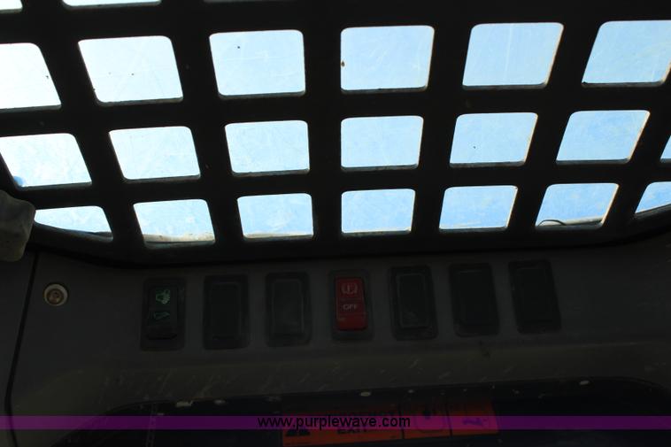 image for item H7886 2004 Bobcat S185 skid steer