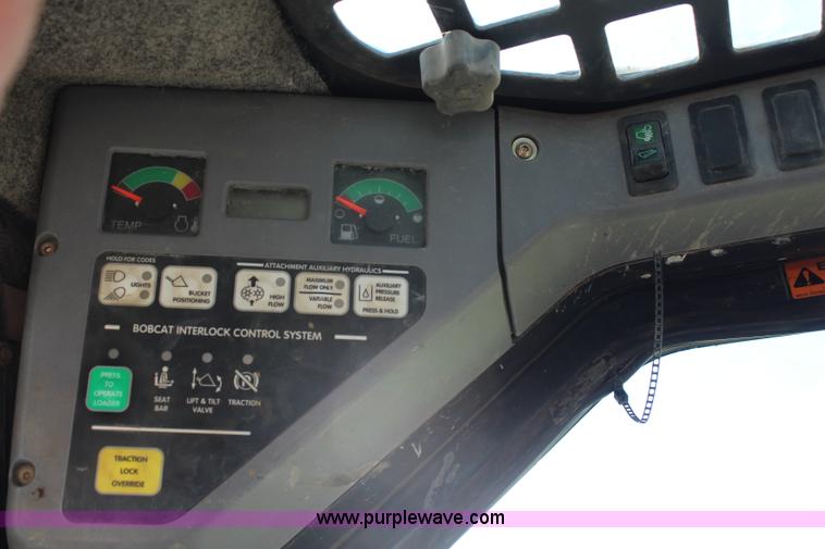 image for item H7886 2004 Bobcat S185 skid steer