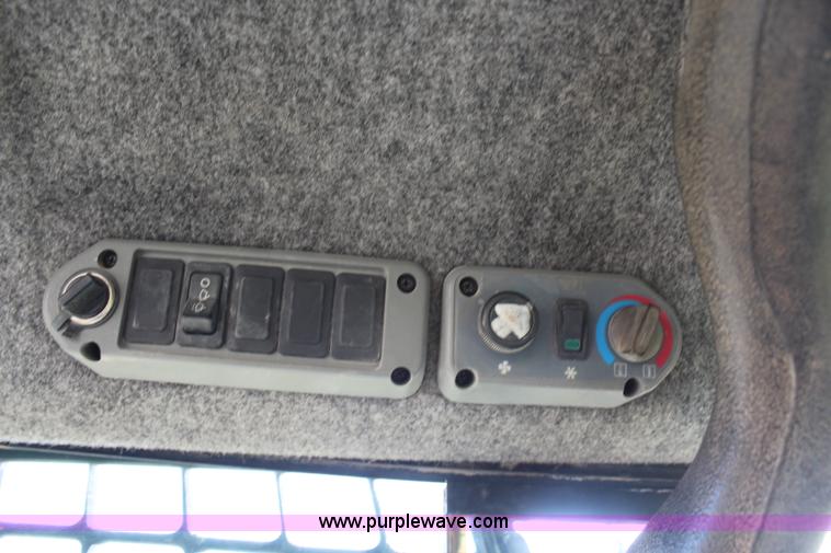 image for item H7886 2004 Bobcat S185 skid steer