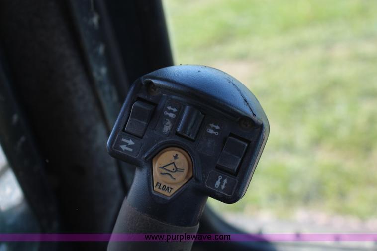 image for item H7886 2004 Bobcat S185 skid steer