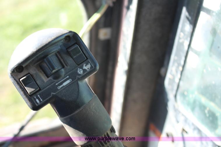 image for item H7886 2004 Bobcat S185 skid steer