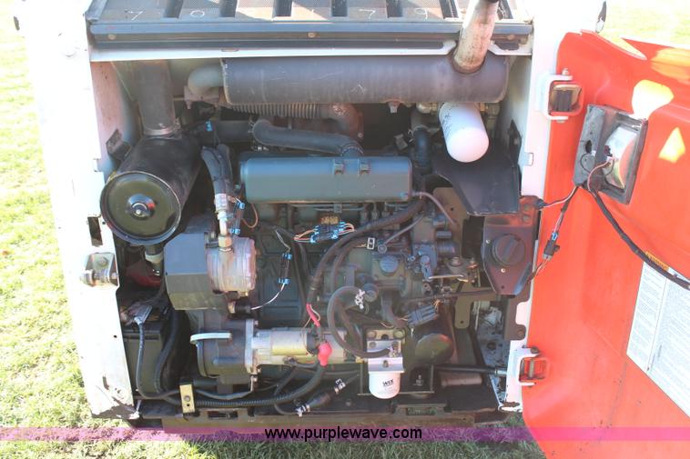 image for item H7886 2004 Bobcat S185 skid steer
