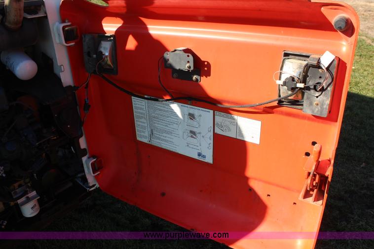 image for item H7886 2004 Bobcat S185 skid steer