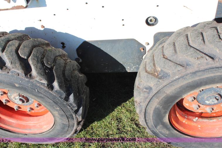 image for item H7886 2004 Bobcat S185 skid steer