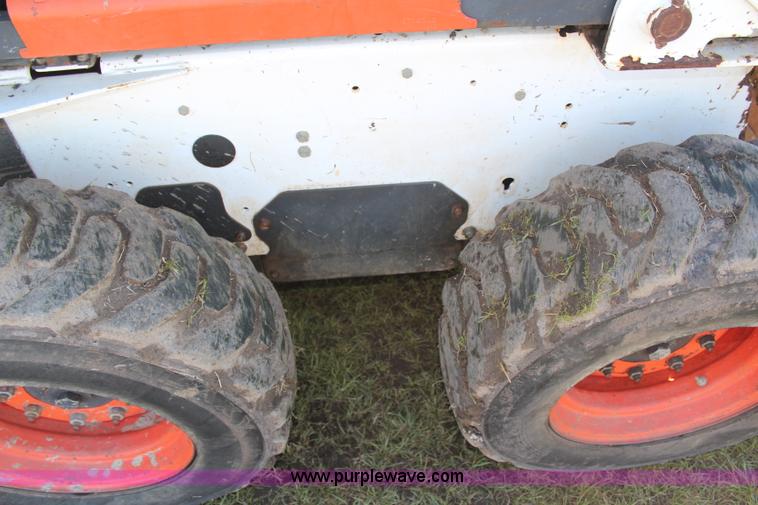 image for item H7886 2004 Bobcat S185 skid steer