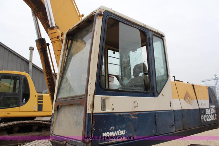 image for item H7913 1993 Komatsu PC220LC-5 excavator