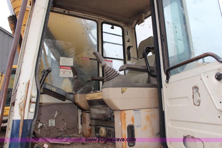 image for item H7913 1993 Komatsu PC220LC-5 excavator