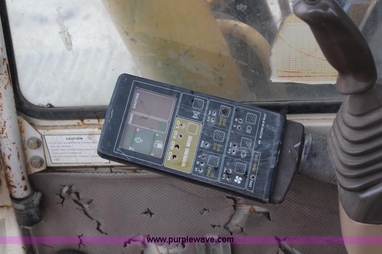 image for item H7913 1993 Komatsu PC220LC-5 excavator