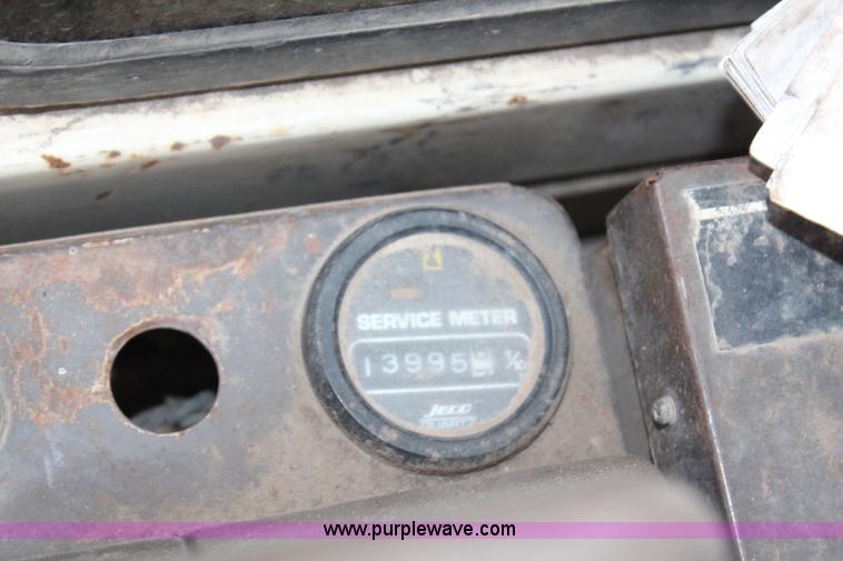 image for item H7913 1993 Komatsu PC220LC-5 excavator