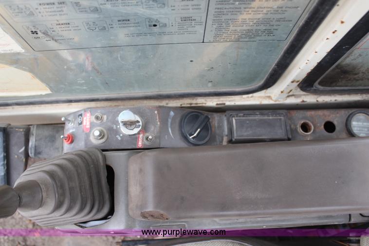 image for item H7913 1993 Komatsu PC220LC-5 excavator