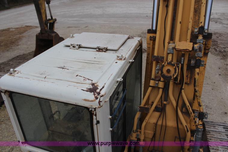 image for item H7913 1993 Komatsu PC220LC-5 excavator