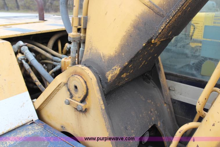image for item H7913 1993 Komatsu PC220LC-5 excavator