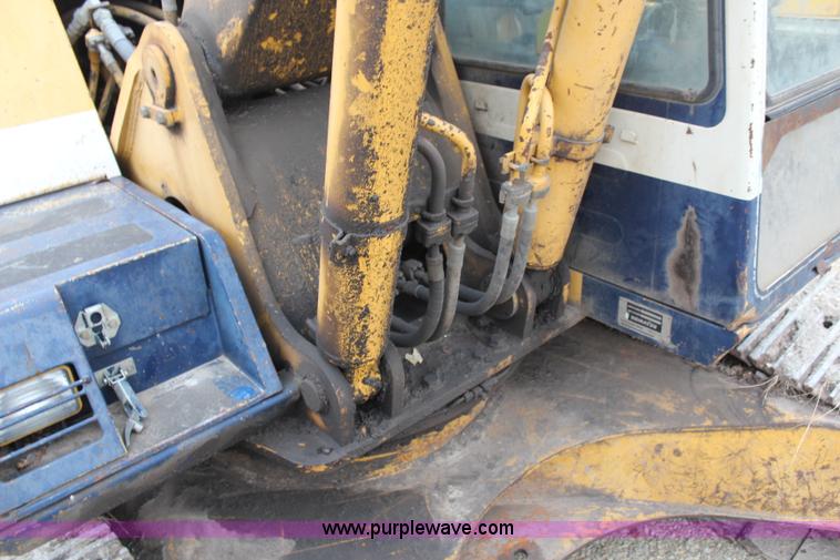 image for item H7913 1993 Komatsu PC220LC-5 excavator