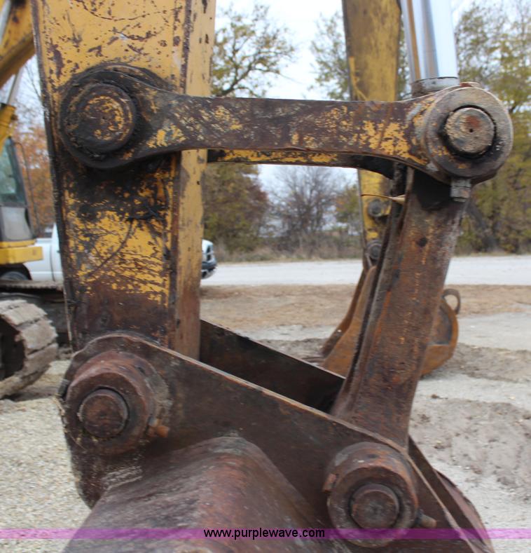 image for item H7913 1993 Komatsu PC220LC-5 excavator