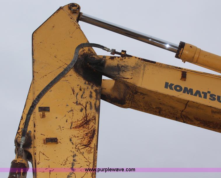 image for item H7913 1993 Komatsu PC220LC-5 excavator