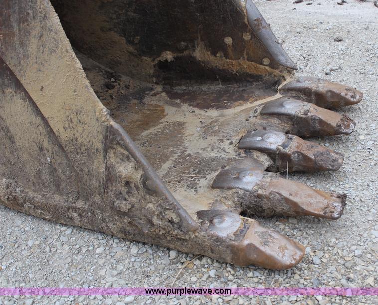 image for item H7913 1993 Komatsu PC220LC-5 excavator