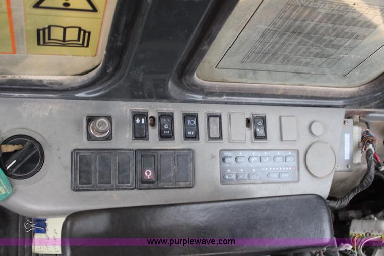 image for item H7916 1999 Komatsu PC450LC-6 excavator