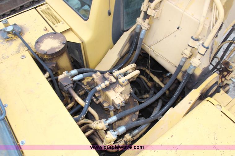 image for item H7916 1999 Komatsu PC450LC-6 excavator