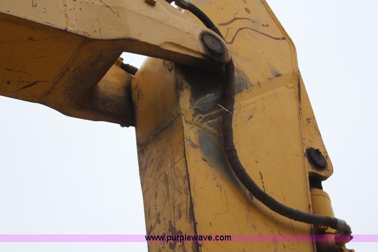 image for item H7916 1999 Komatsu PC450LC-6 excavator