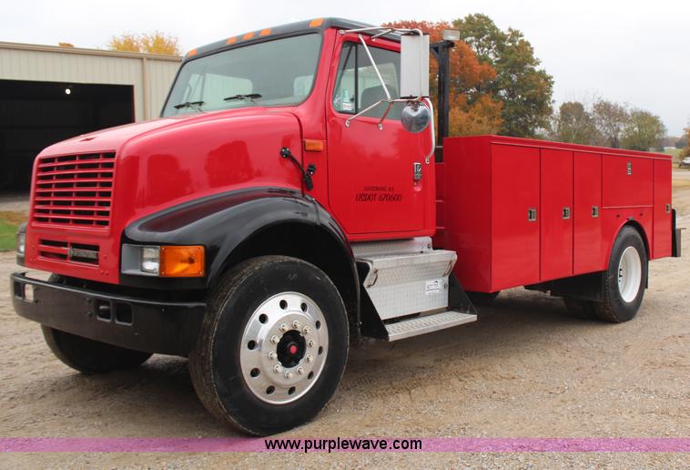 image for item H7960 2000 International 8100 service truck