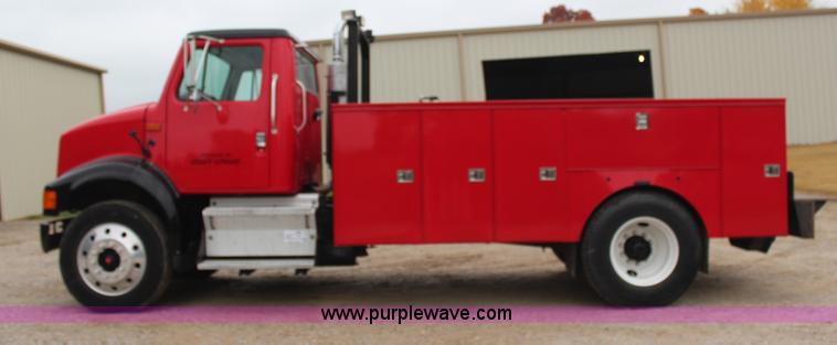 image for item H7960 2000 International 8100 service truck