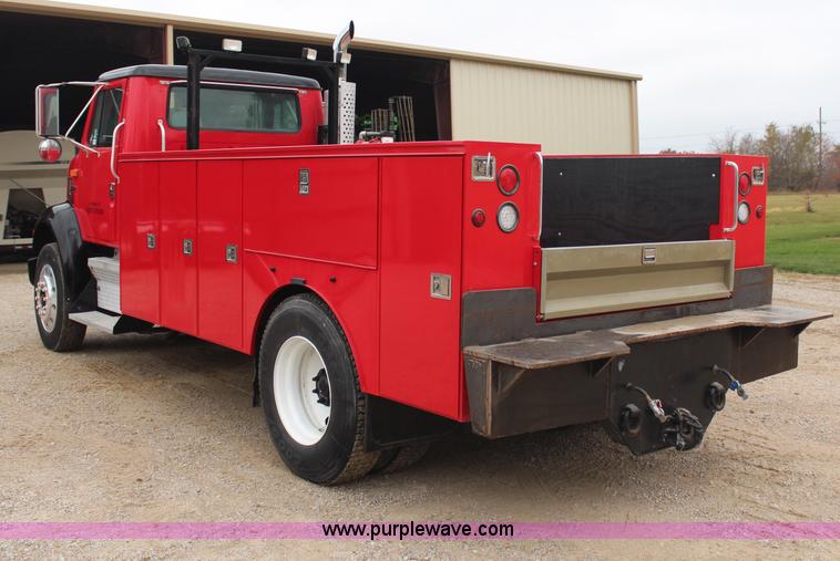 image for item H7960 2000 International 8100 service truck