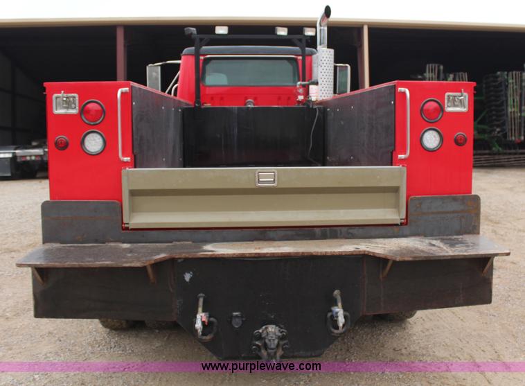 image for item H7960 2000 International 8100 service truck