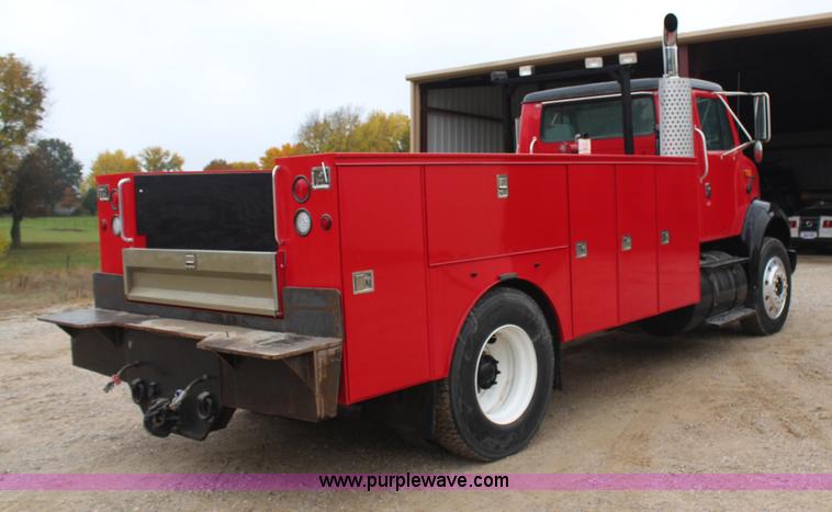 image for item H7960 2000 International 8100 service truck