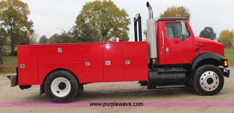 image for item H7960 2000 International 8100 service truck