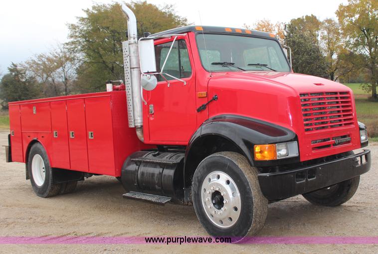 image for item H7960 2000 International 8100 service truck