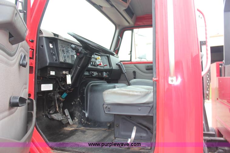 image for item H7960 2000 International 8100 service truck