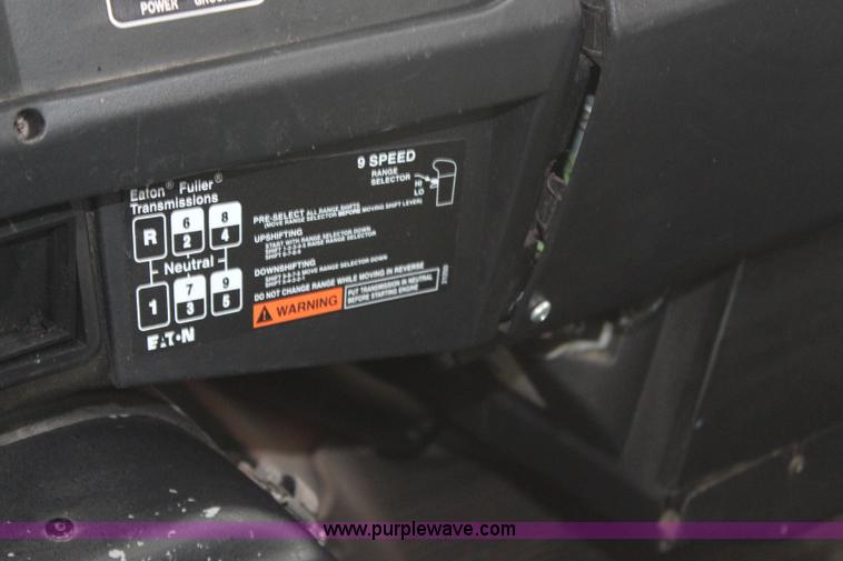 image for item H7960 2000 International 8100 service truck