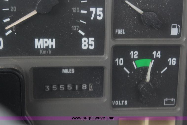 image for item H7960 2000 International 8100 service truck