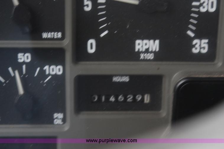 image for item H7960 2000 International 8100 service truck