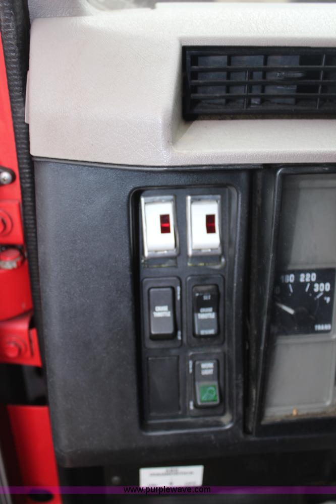 image for item H7960 2000 International 8100 service truck