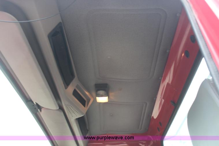 image for item H7960 2000 International 8100 service truck