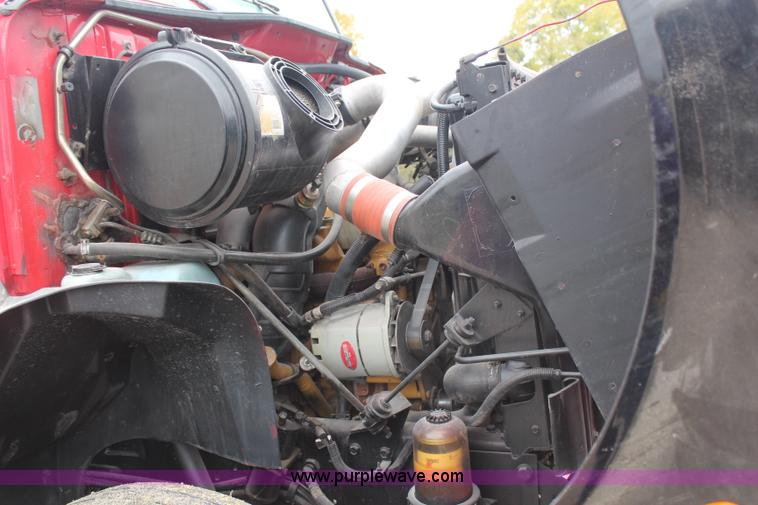 image for item H7960 2000 International 8100 service truck