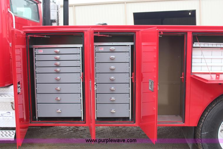 image for item H7960 2000 International 8100 service truck