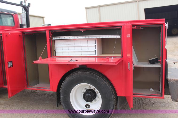 image for item H7960 2000 International 8100 service truck