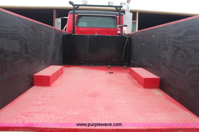 image for item H7960 2000 International 8100 service truck