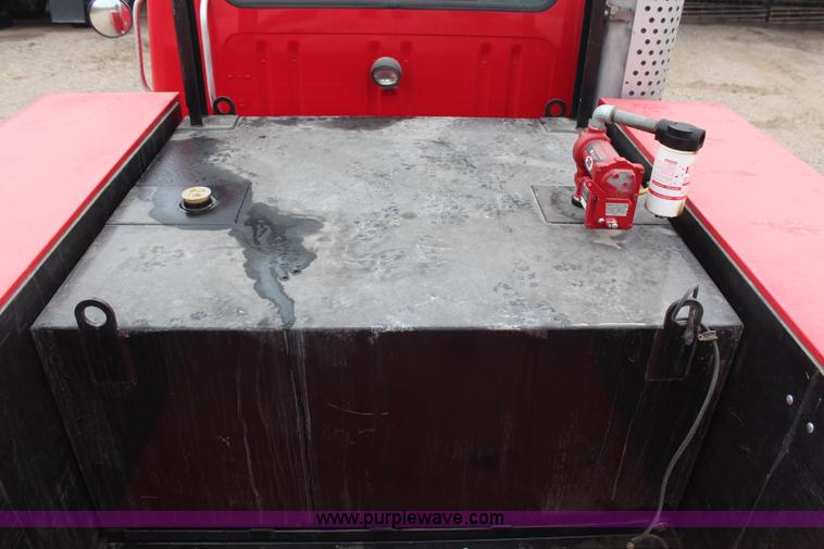 image for item H7960 2000 International 8100 service truck