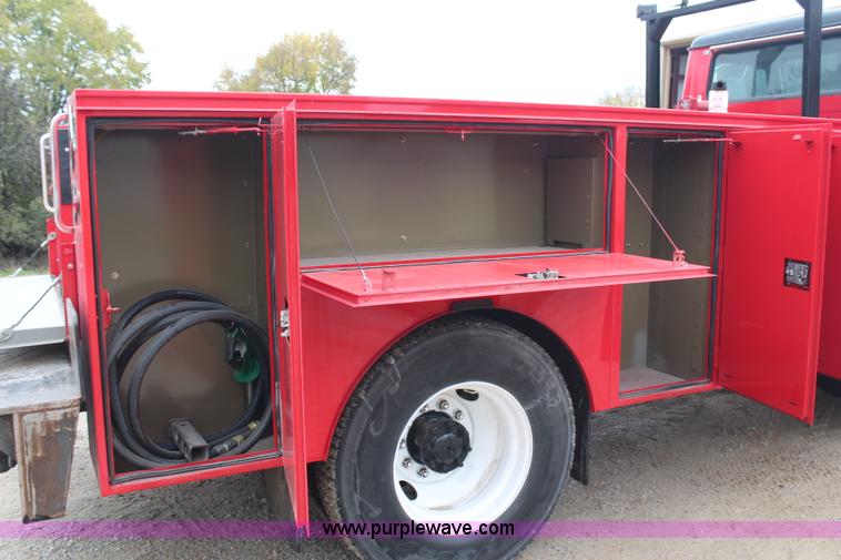 image for item H7960 2000 International 8100 service truck